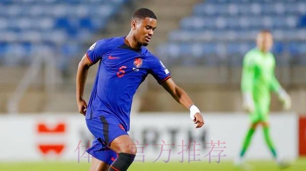 西媒:皇马关注贾府天才后卫哈托 将他视为新阿拉巴 西媒:皇马关注贾府天才后卫哈托 将他视为新阿拉巴